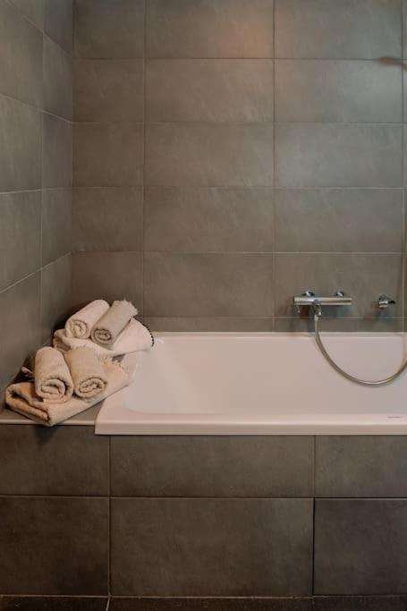 Superbe T2 Neuf Bonifacio Avec Parking Gratuit Apartment Exterior photo